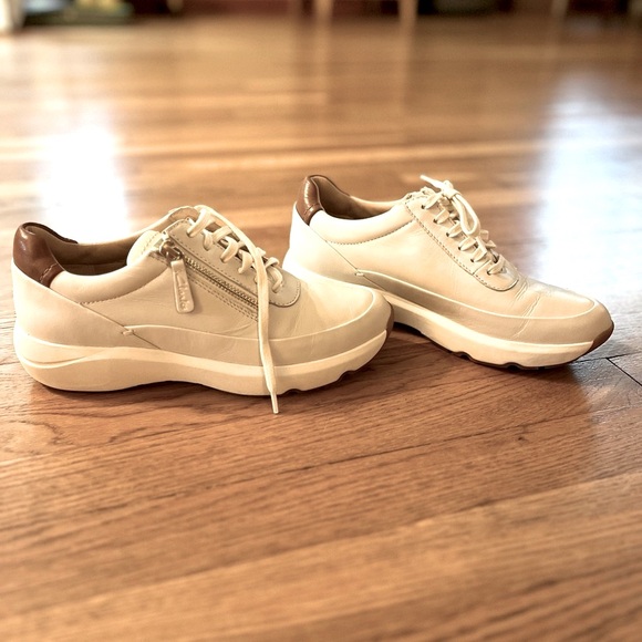 Clark’s white leather zip. Tivoli. SZ. 8 1/2 M. New. No box No tags. - Picture 3 of 10